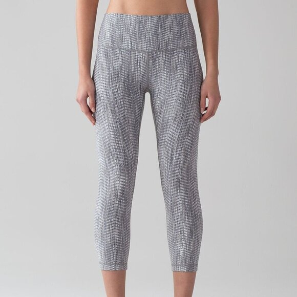 Lululemon Wunder Under Crop (Hi-Rise) *21" Size 4 - Picture 1 of 9